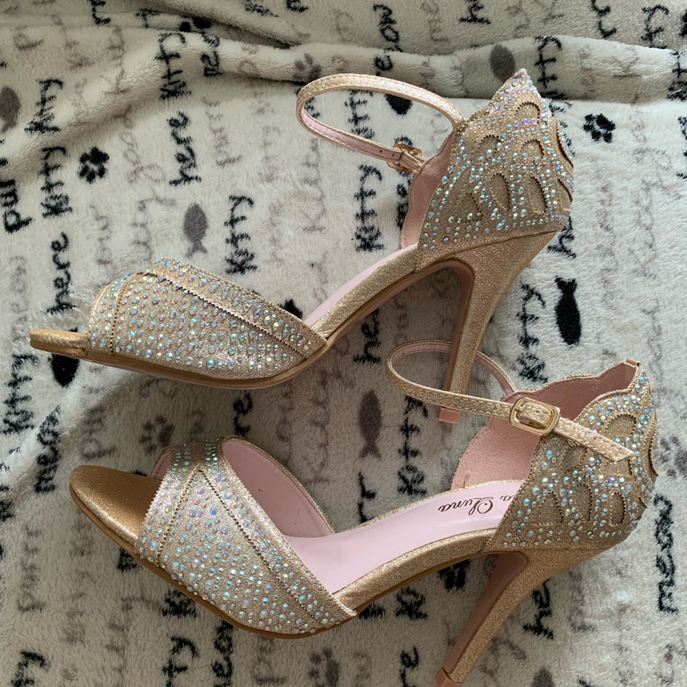 Bella Luna woman’s glitter heels size 8